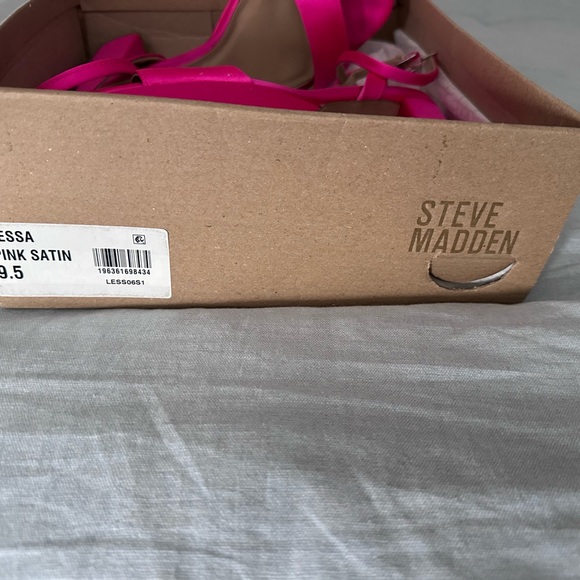 Steve Madden Hot Pink Strappy Heels - Picture 4 of 4